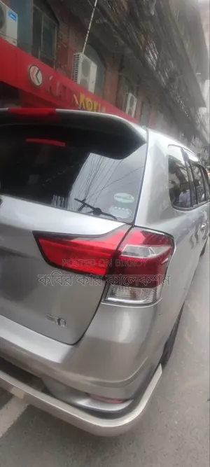টয়োটা করোলা ফিল্ডার ২০১৭ সিলভার