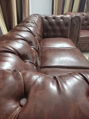 Luxury Chesterfield Leather Sofa With Marble Table