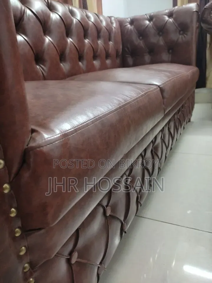 Luxury Chesterfield Leather Sofa With Marble Table
