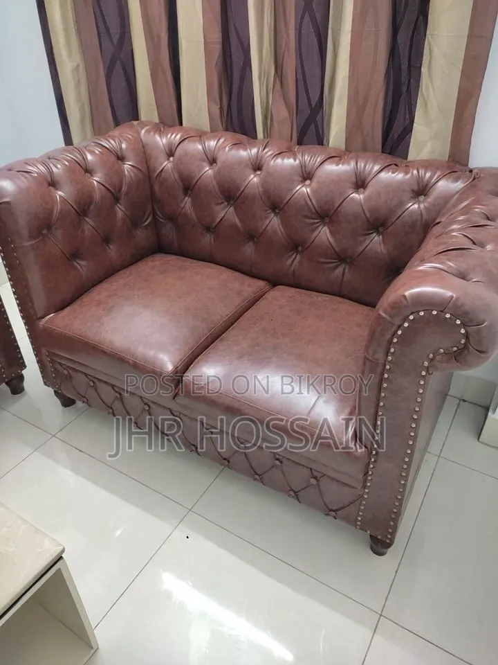 Luxury Chesterfield Leather Sofa With Marble Table