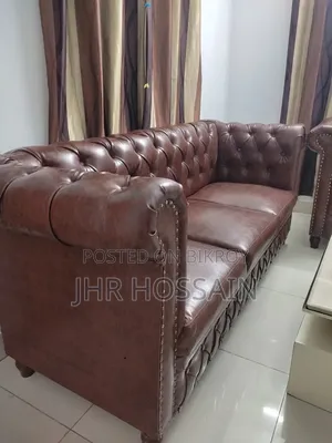 Luxury Chesterfield Leather Sofa With Marble Table