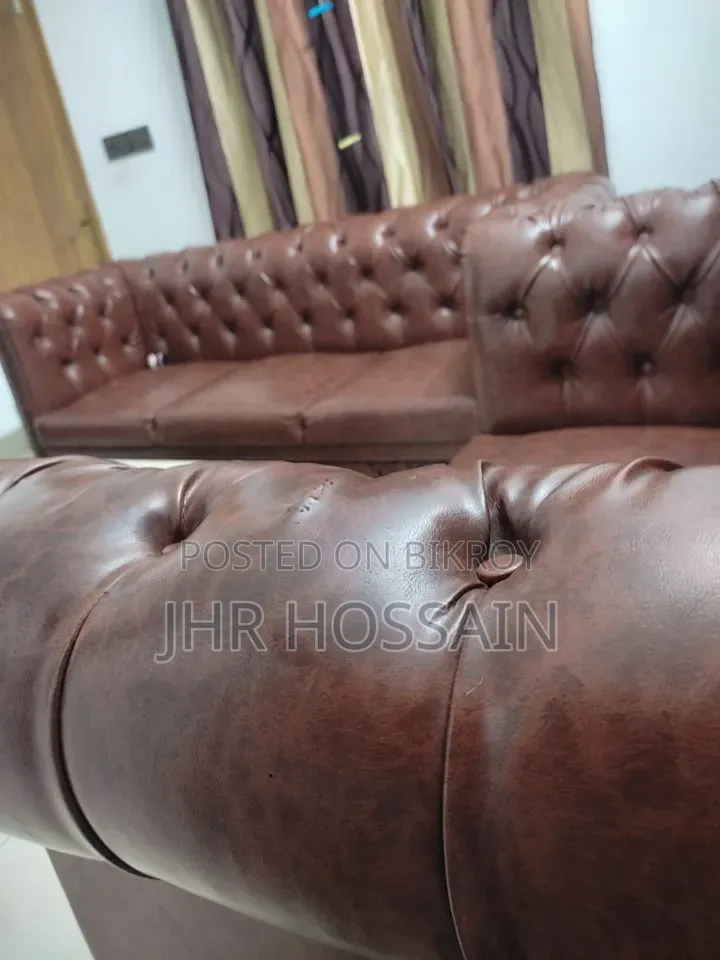 Luxury Chesterfield Leather Sofa With Marble Table