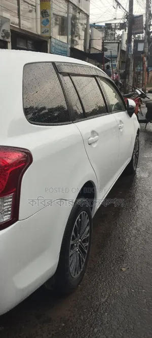 টয়োটা করোলা ফিল্ডার ২০১৪ সাদা
