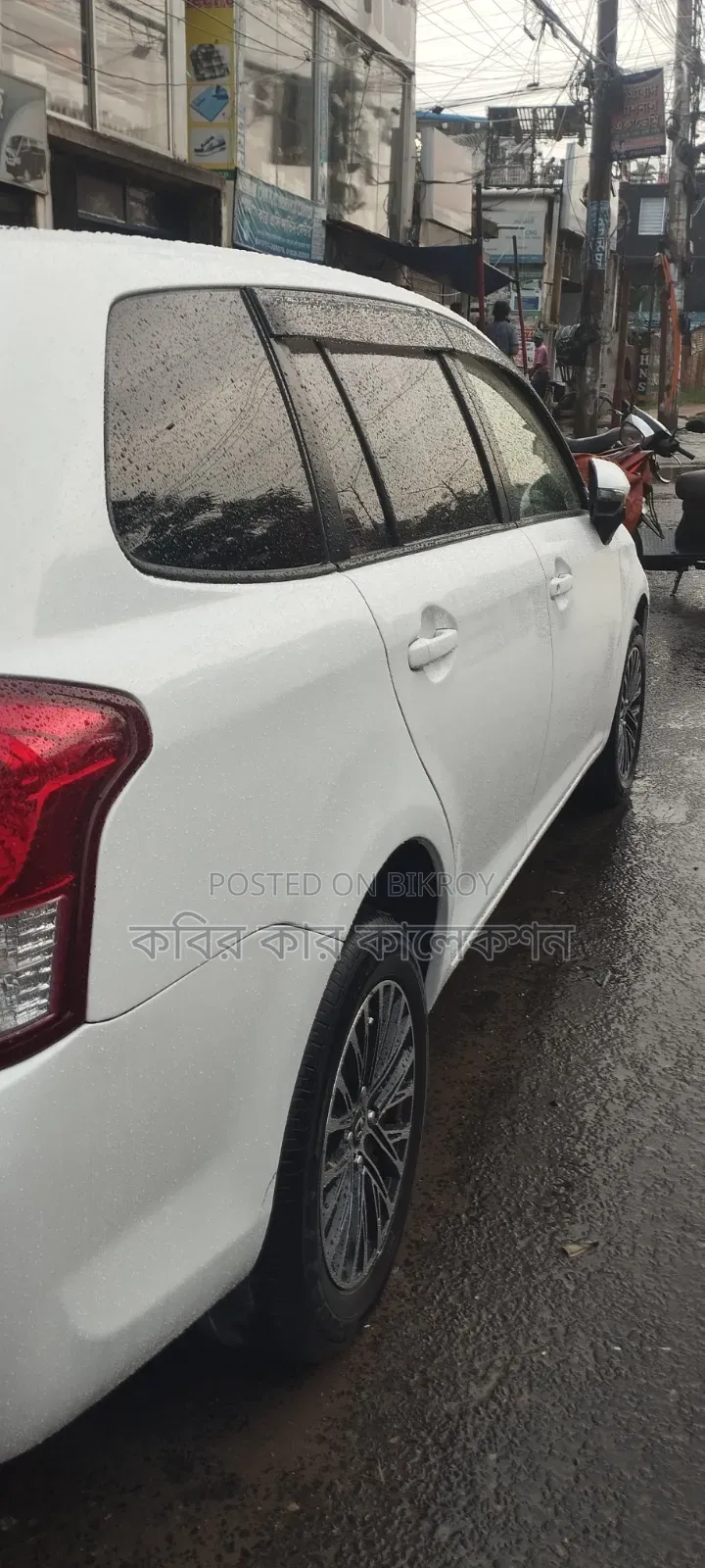 টয়োটা করোলা ফিল্ডার ২০১৪ সাদা