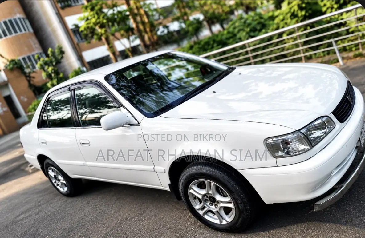 Toyota Corolla 2000 White