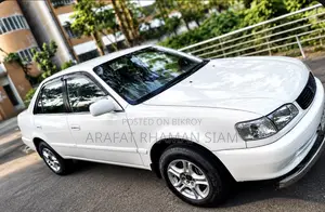 Toyota Corolla 2000 White
