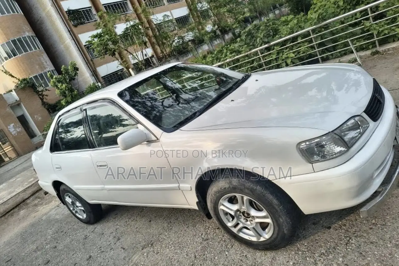 Toyota Corolla 2000 White