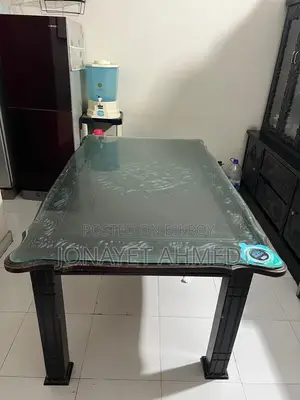 6-seater dining table for sale.