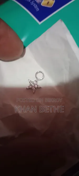 একটি হীরা লকেট বিক্রি করা হবে