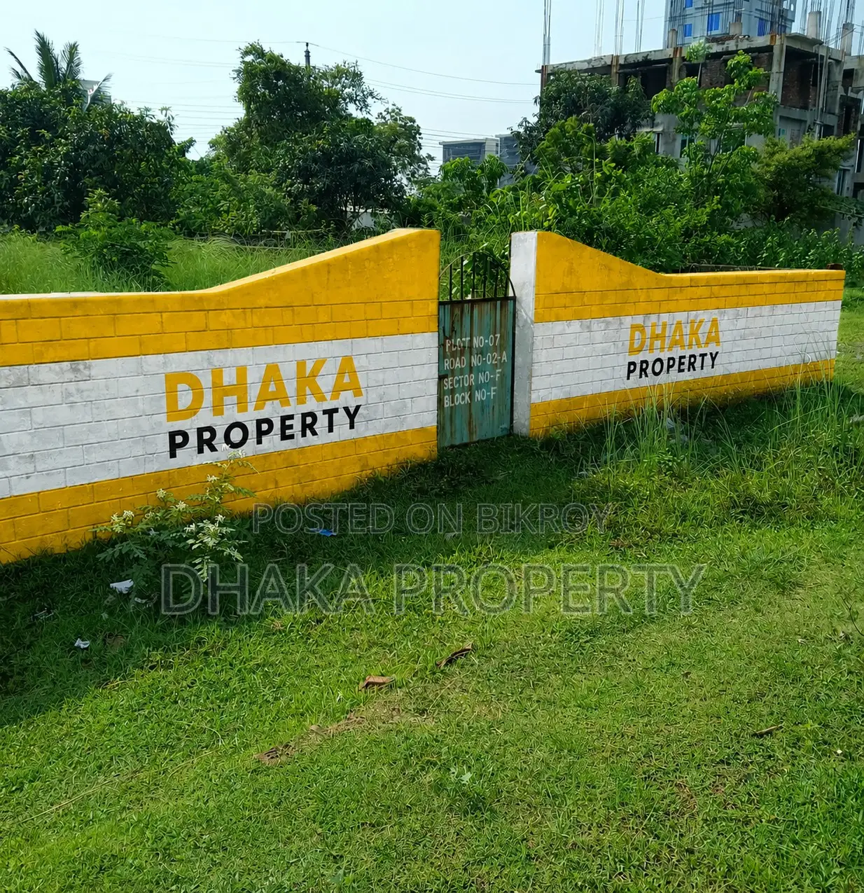 ৩০ ফুট রাস্তা ৩ কাঠা পার্ক ইস্ট সেক্টর-১৭/এফ-এ।