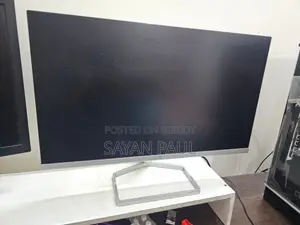HP M22f 22 in Monitor