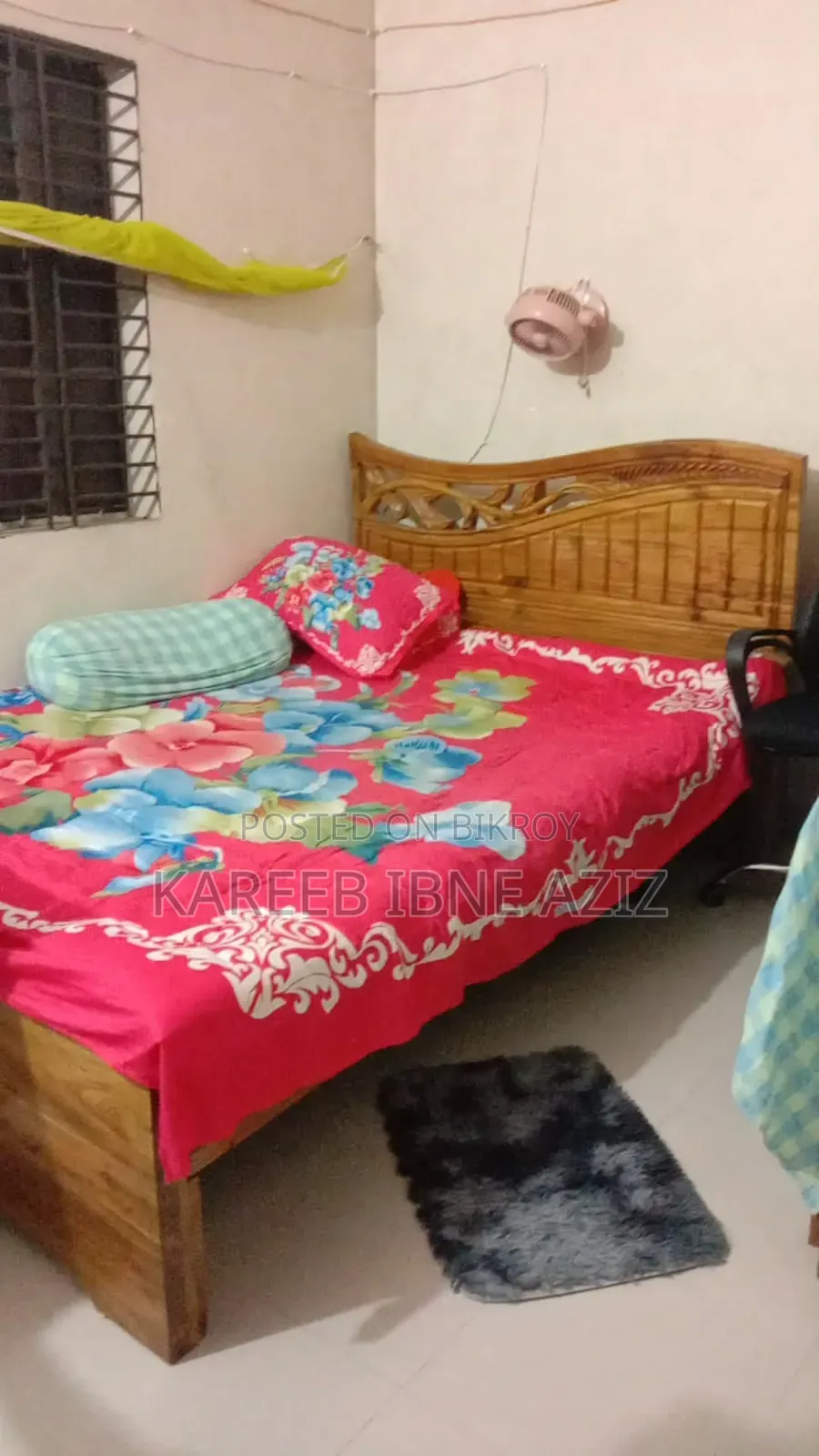 ২০২৬ জানুয়ারিতে কেনা ৫×৭ ফুট আকাশমণি কাঠের খাট, ভালো অবস্থায়।"