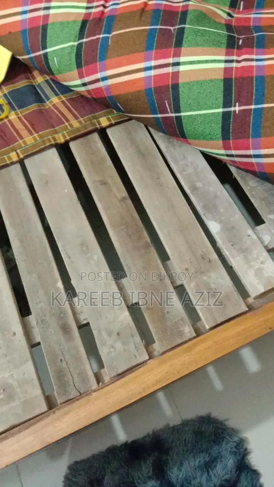 ২০২৬ জানুয়ারিতে কেনা ৫×৭ ফুট আকাশমণি কাঠের খাট, ভালো অবস্থায়।"