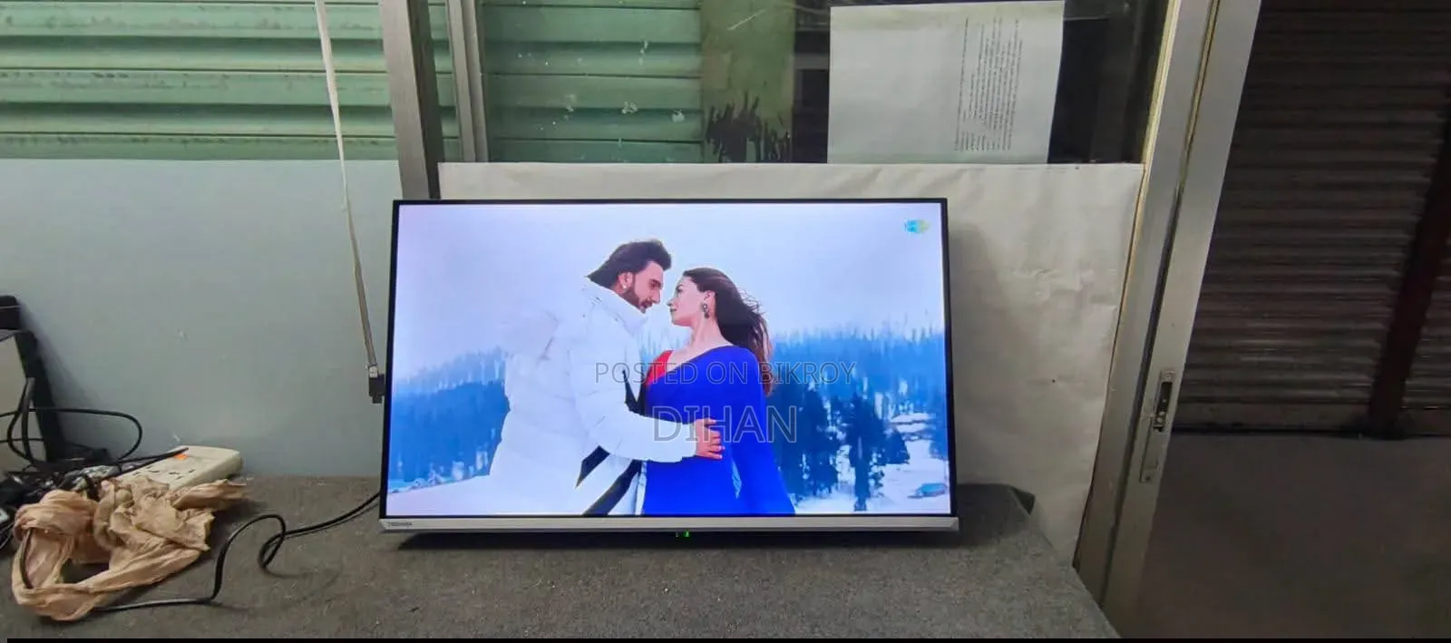তোশিবা স্মার্ট ৩২" টিভি বর্ডারলেস