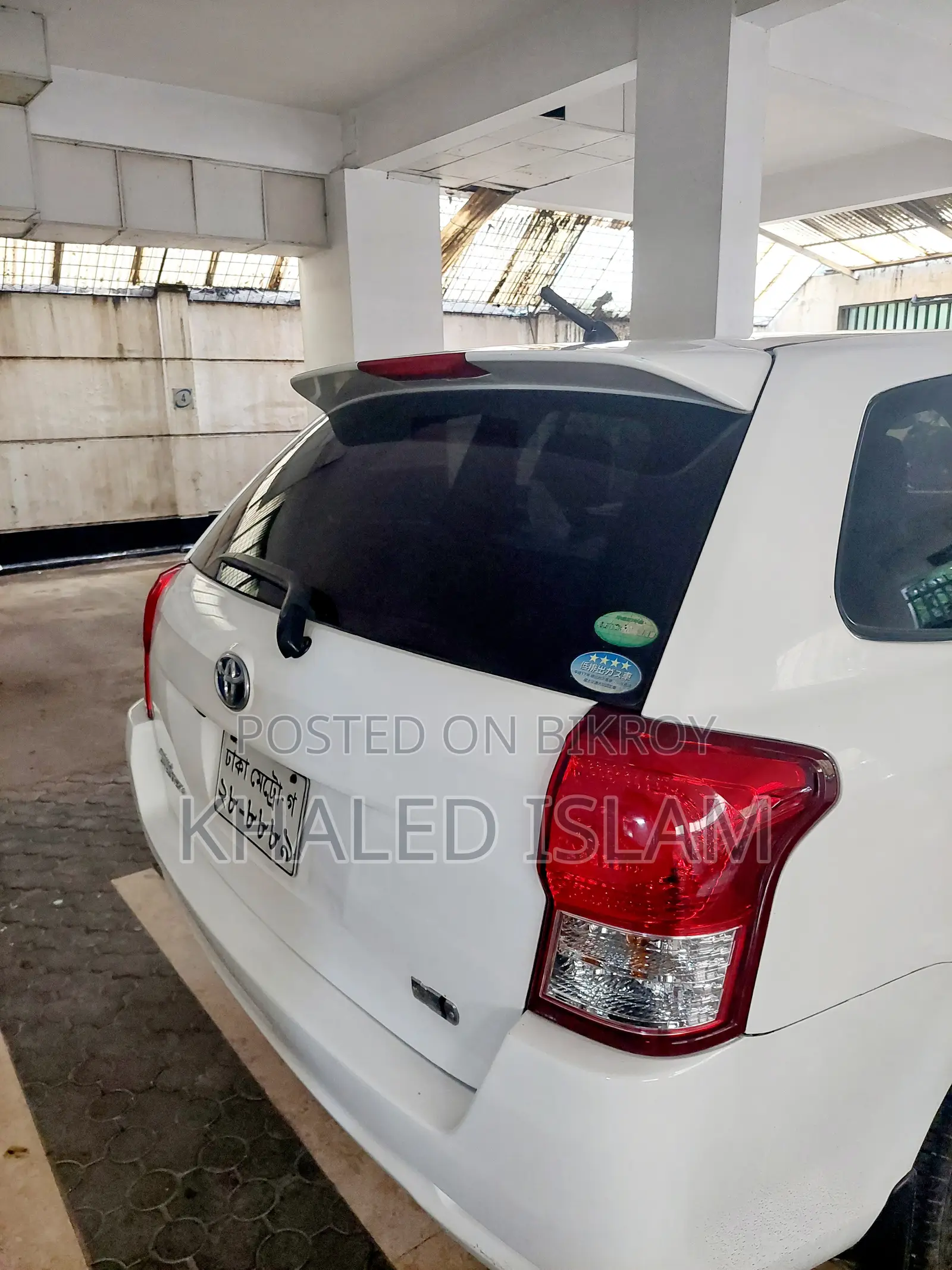 টয়োটা অ্যাক্সিও ২০১৫ সাদা