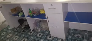 দোকানের রেক এবং টেবিল একেবারে নতুন ই বলা যায়