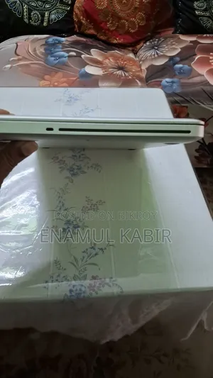 ল্যাপটপ অ্যাপল ম্যাকবুক ২০১২ ১৬জিবি ইন্টেল কোর ৭ এইচডডি ৩২০জিবি