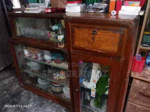 একটি সুকেস বিক্রি হবে