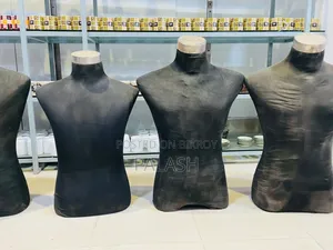 চারটা হাফ ডল ও একটা চশমা স্ট্যান্ড