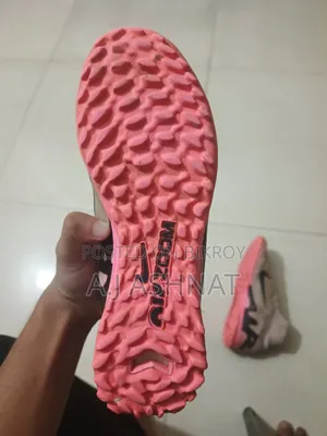 ফুটবল টার্ফ জুতা