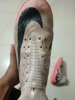ফুটবল টার্ফ জুতা