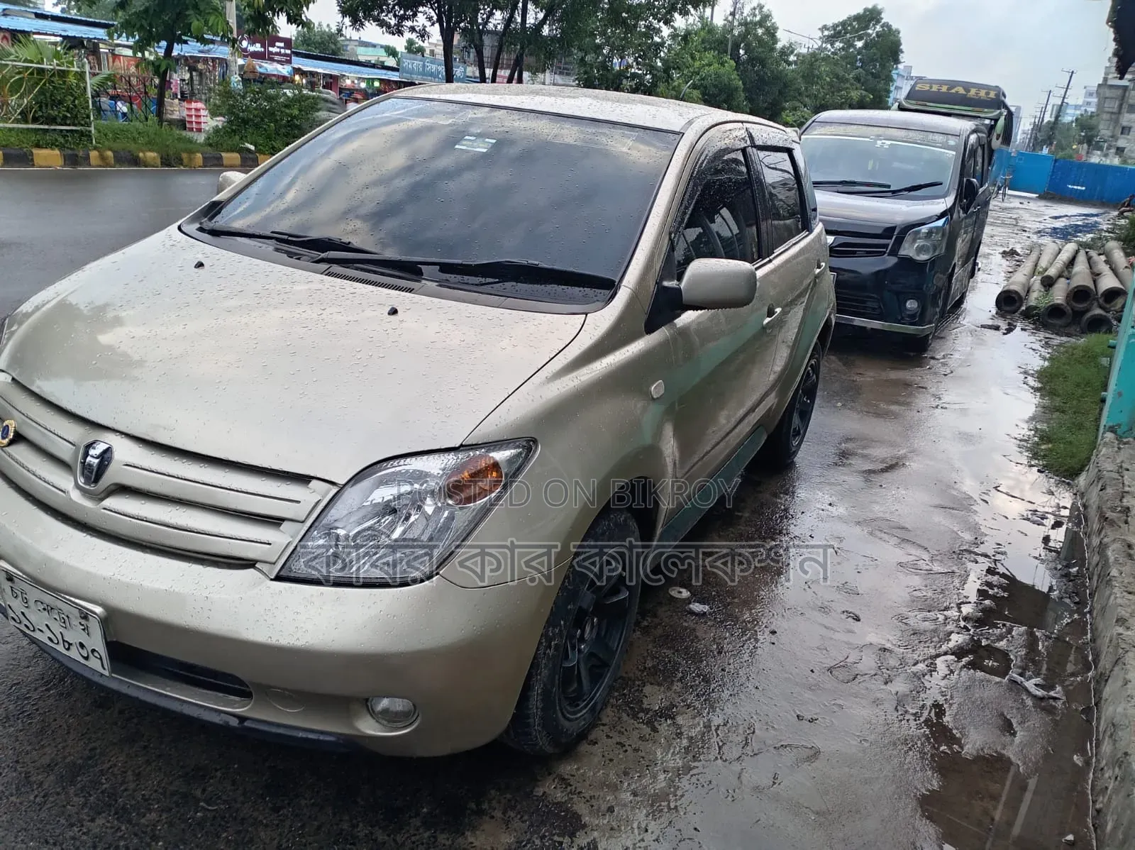 Toyota IST ২০০৪ সিলভার