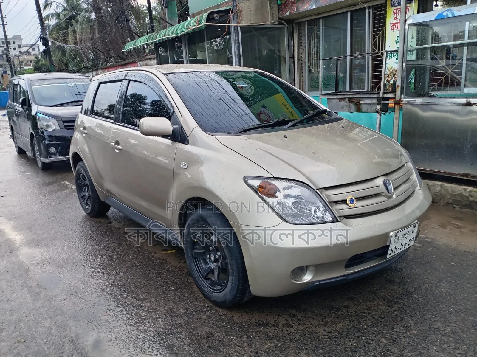 Toyota IST ২০০৪ সিলভার