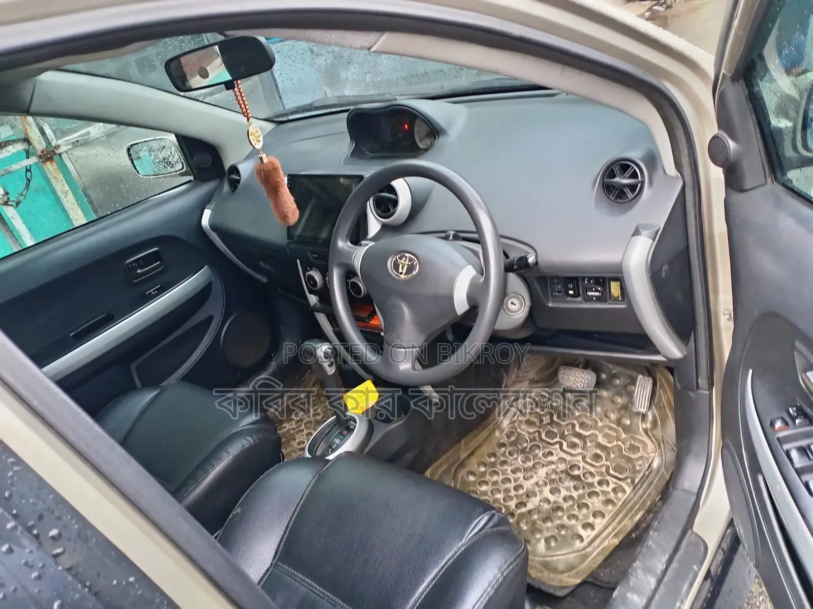 Toyota IST ২০০৪ সিলভার