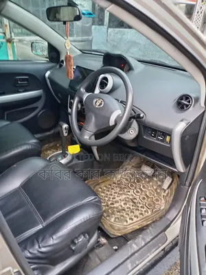 Toyota IST ২০০৪ সিলভার