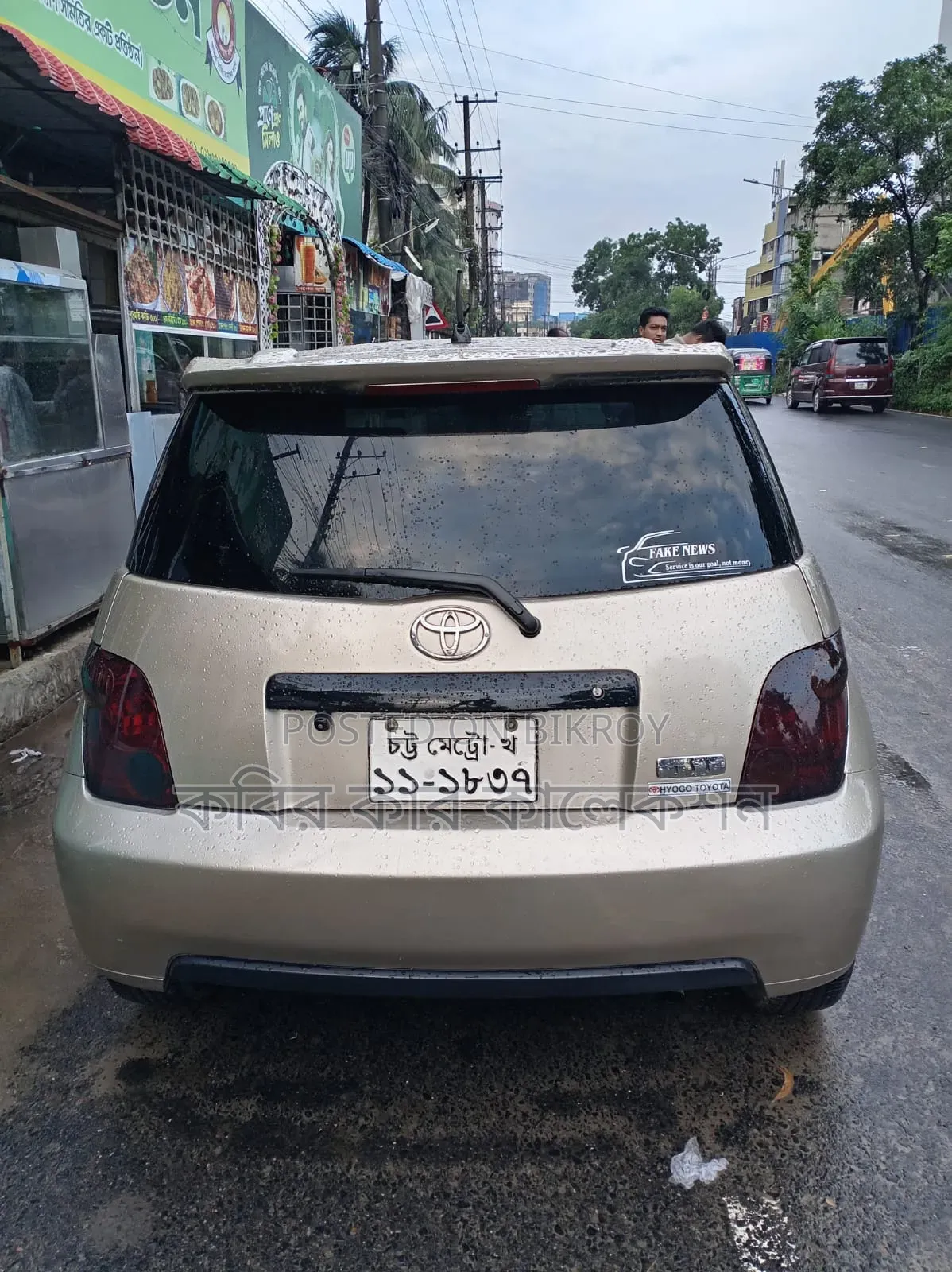 Toyota IST ২০০৪ সিলভার