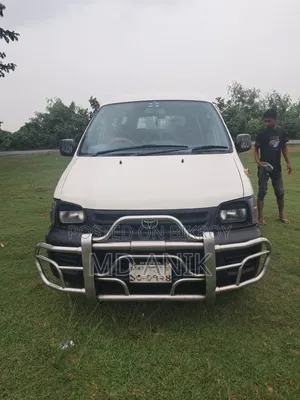 Toyota HiAce 2006 White