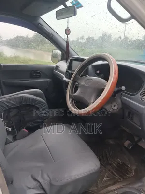 Toyota HiAce 2006 White
