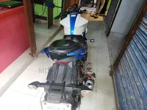 সুজুকি জিক্সার মনোটোন ২০১৭ সাদা