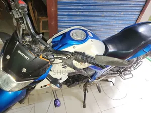 সুজুকি জিক্সার মনোটোন ২০১৭ সাদা