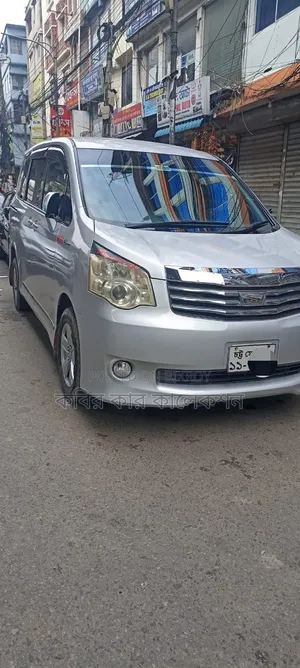 Toyota Noah 2011 Silver