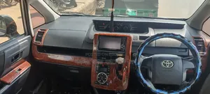 Toyota Noah 2011 Silver
