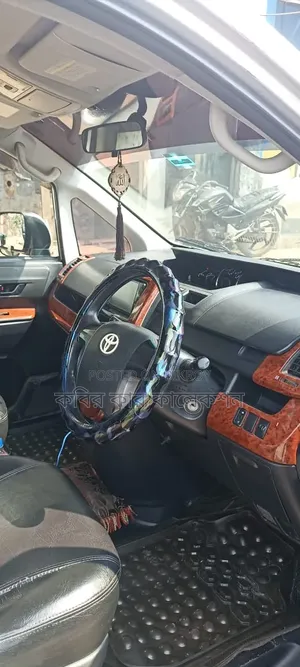 Toyota Noah 2011 Silver