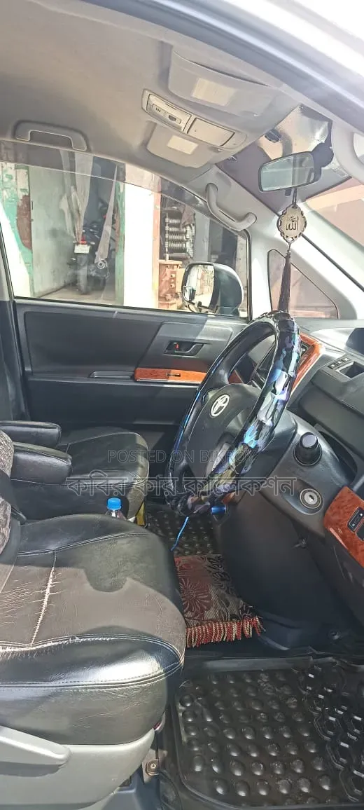 Toyota Noah 2011 Silver