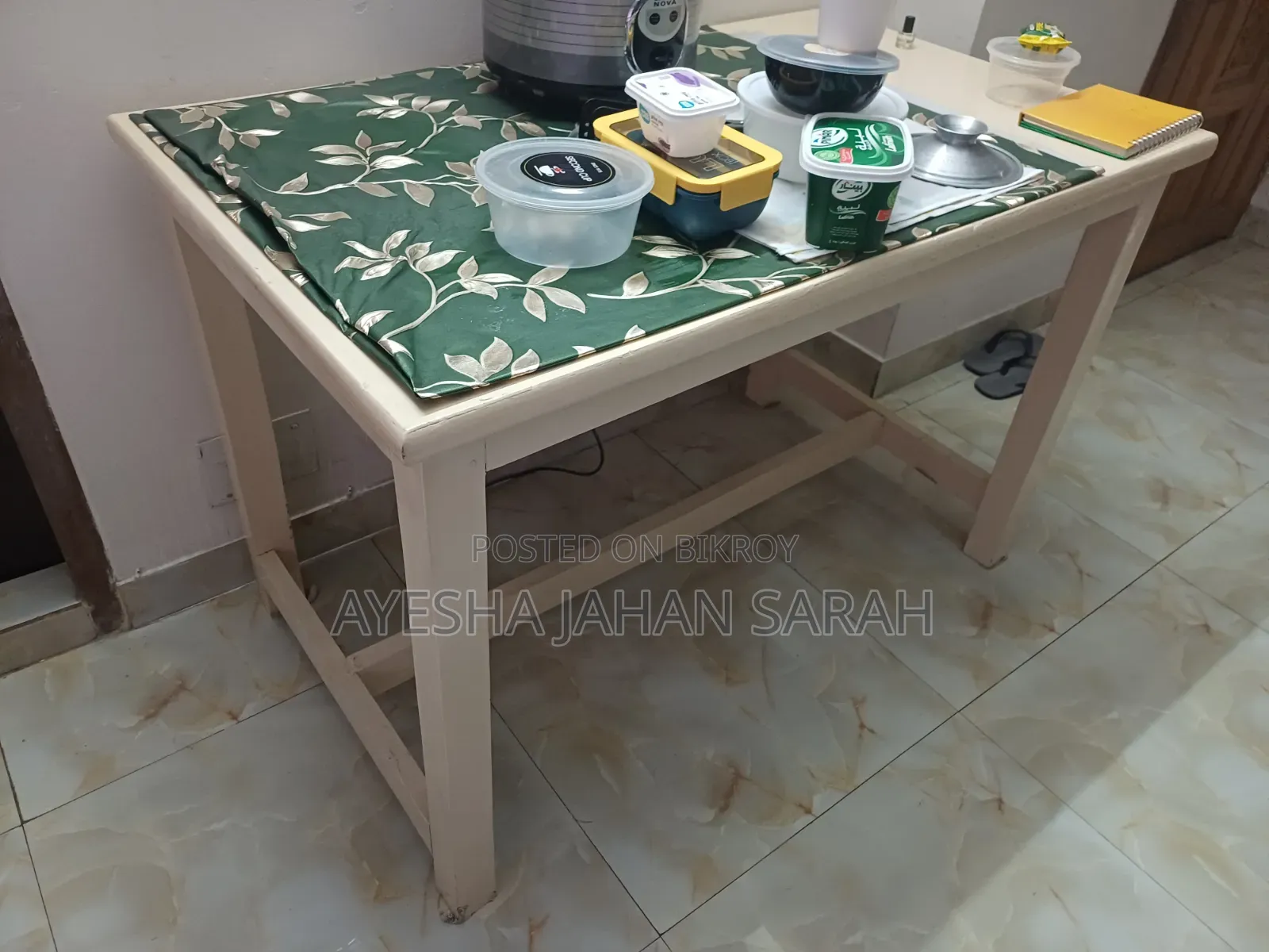 Table for Sell ( 4ft X 2.5 Ft)