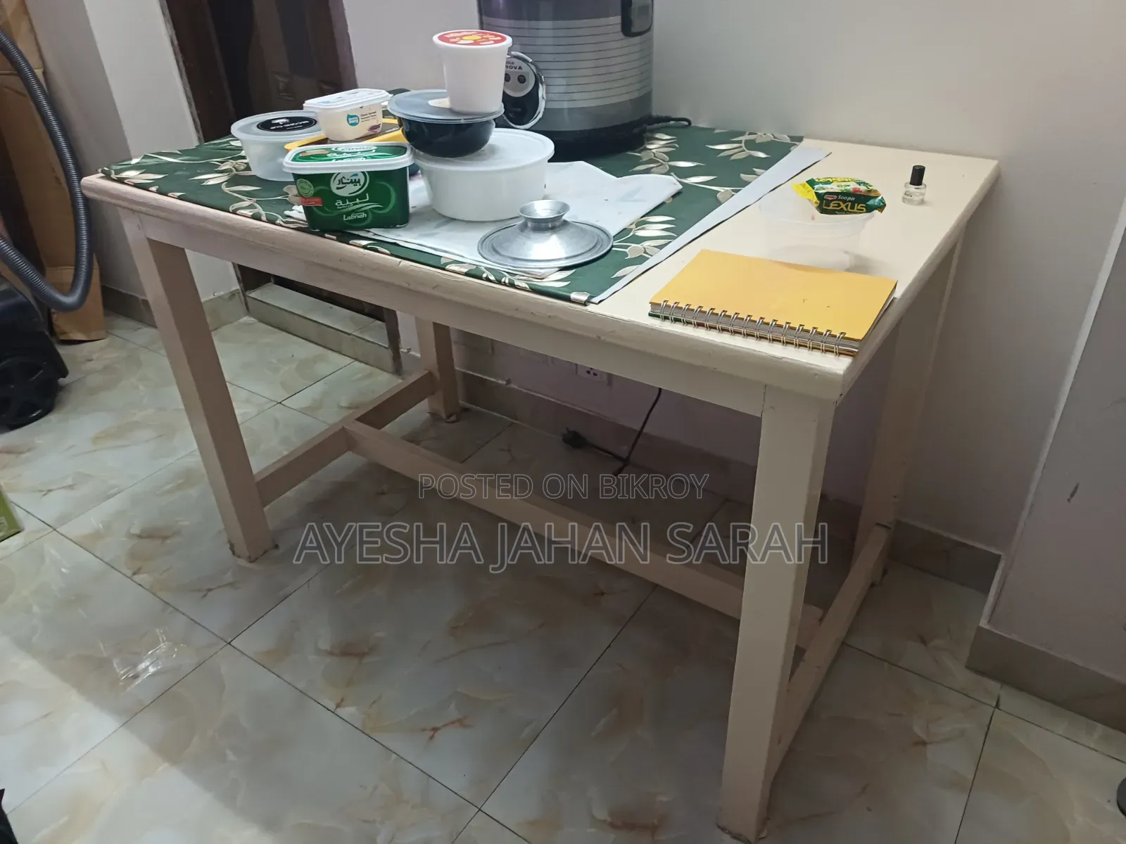 Table for Sell ( 4ft X 2.5 Ft)