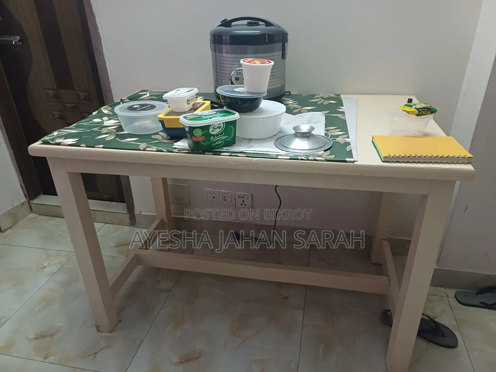Table for Sell ( 4ft X 2.5 Ft)