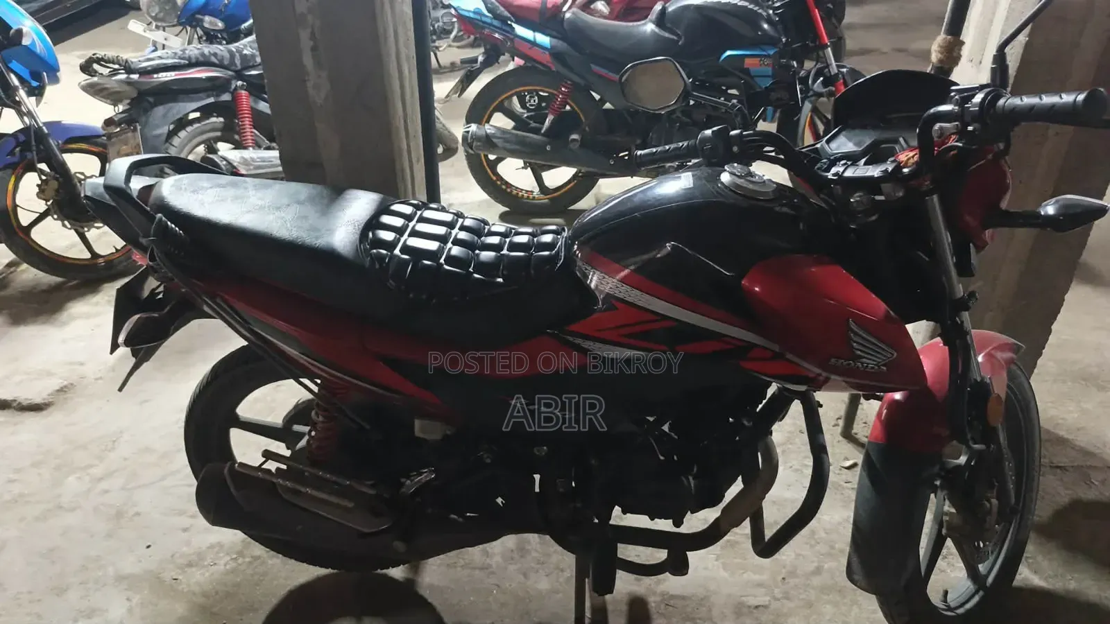 হোন্ডা ২০২২ লাল