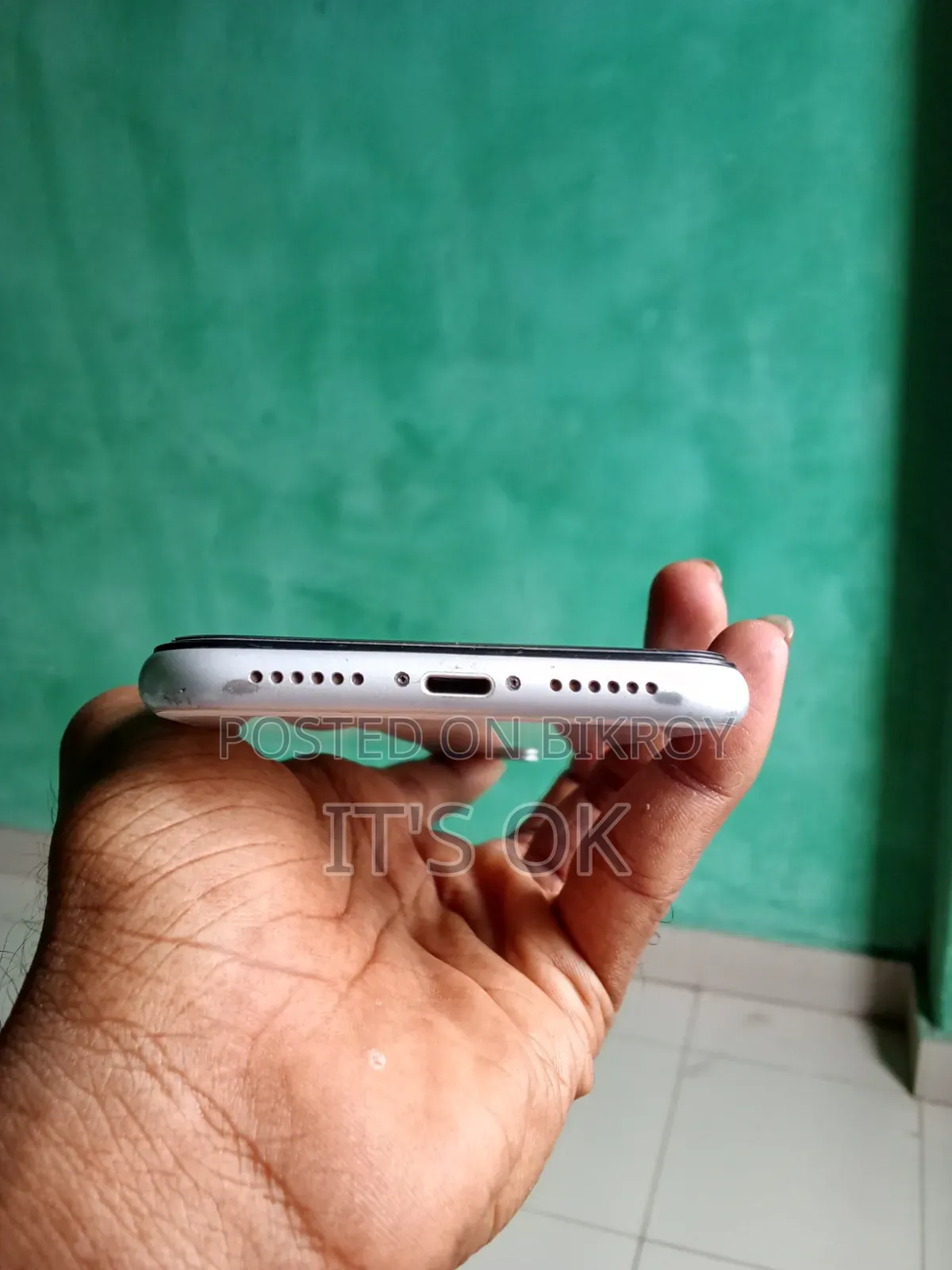 Apple iPhone XR 64 GB White