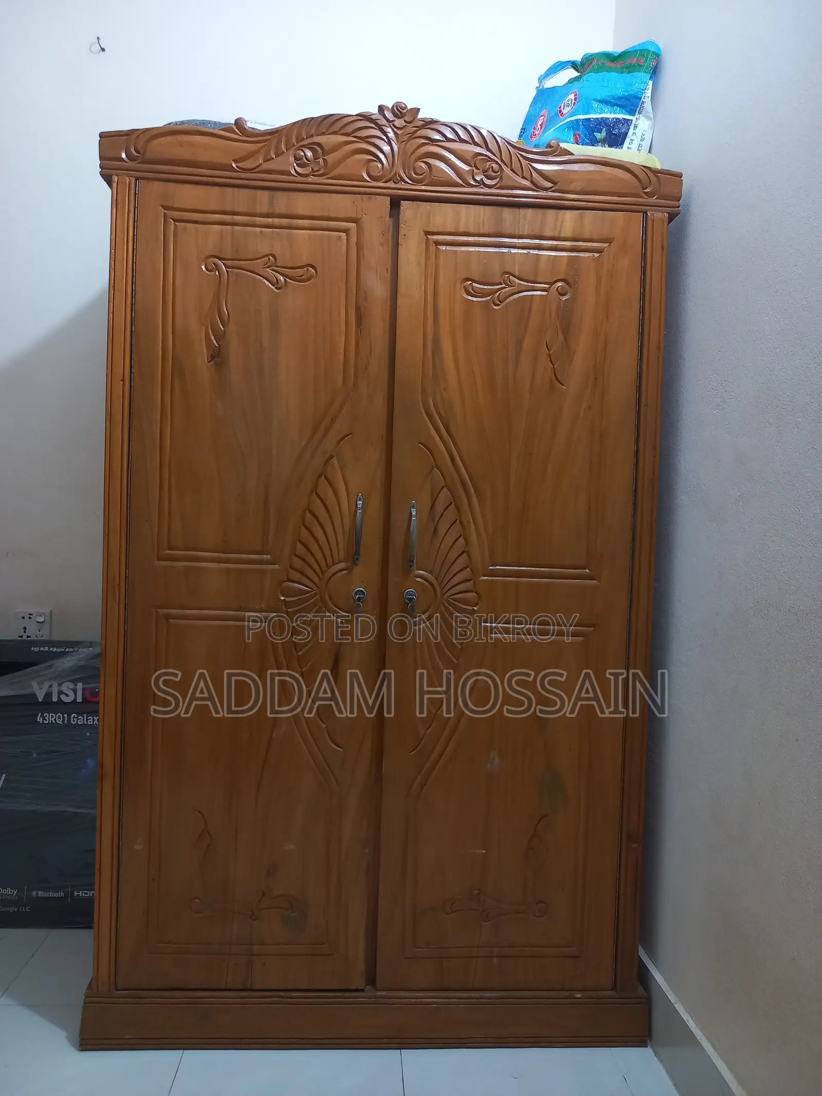 আলমারি এবং খাট বিক্রি হবে