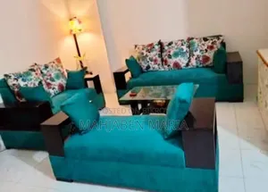 সোফা সেট এবং সেন্টার টেবিল