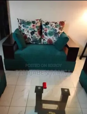 সোফা সেট এবং সেন্টার টেবিল