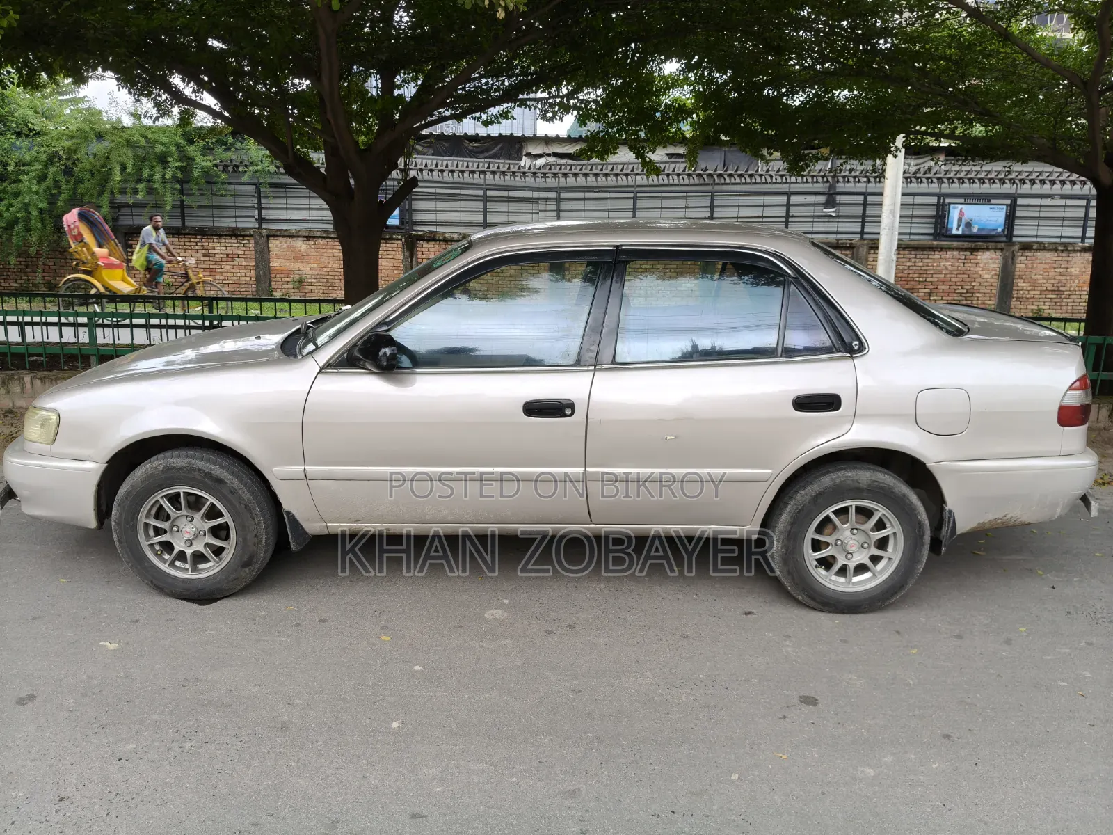 টয়োটা করোলা ২০০০ পার্ল
