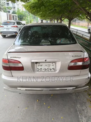 Toyota Corolla 2000 Gold