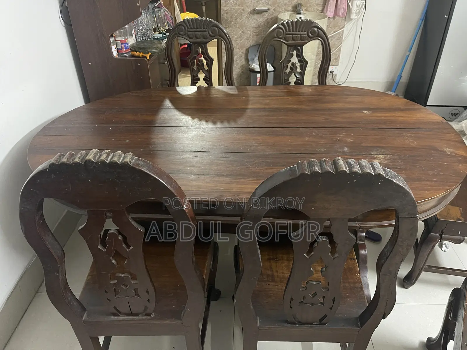 Solid Wooden Dining Table – Good Condition (6 Seater)