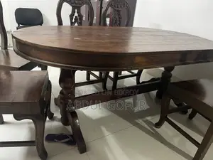 Solid Wooden Dining Table – Good Condition (6 Seater)